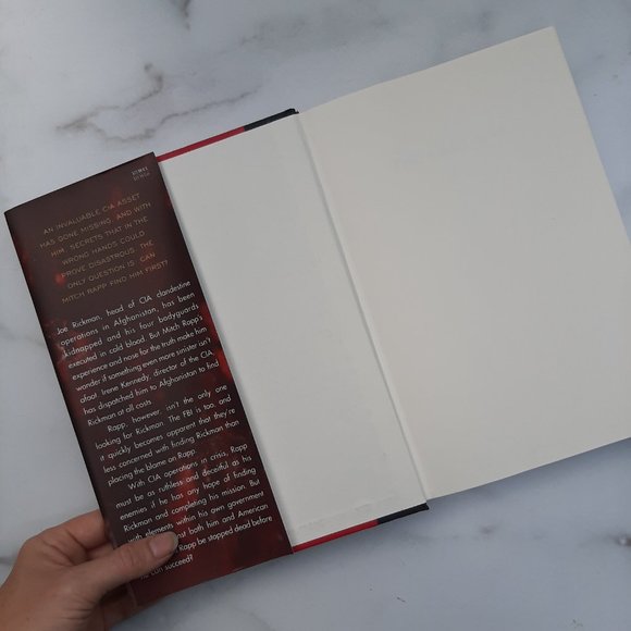 The Last Man VINCE FLYNN hardcover book - Picture 2 of 8